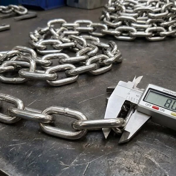 Xích inox 8mm là gì? Thông số, ứng dụng và bảng giá