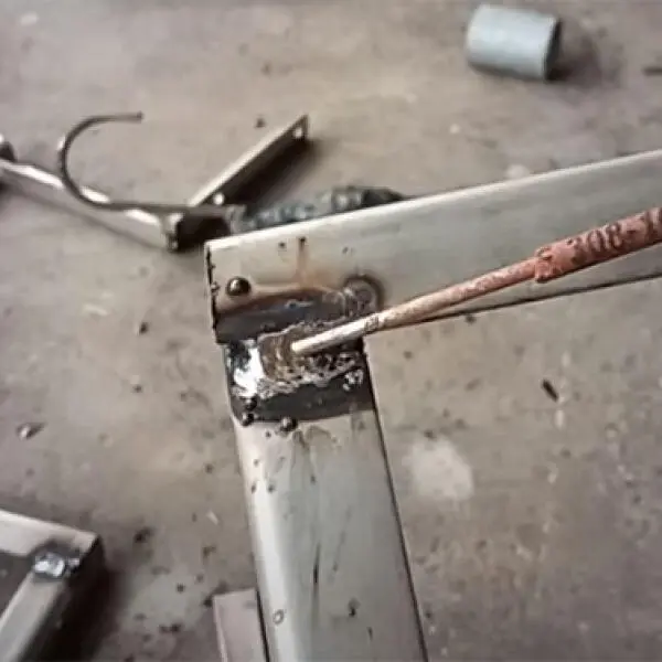 Hàn inox bằng máy hàn que