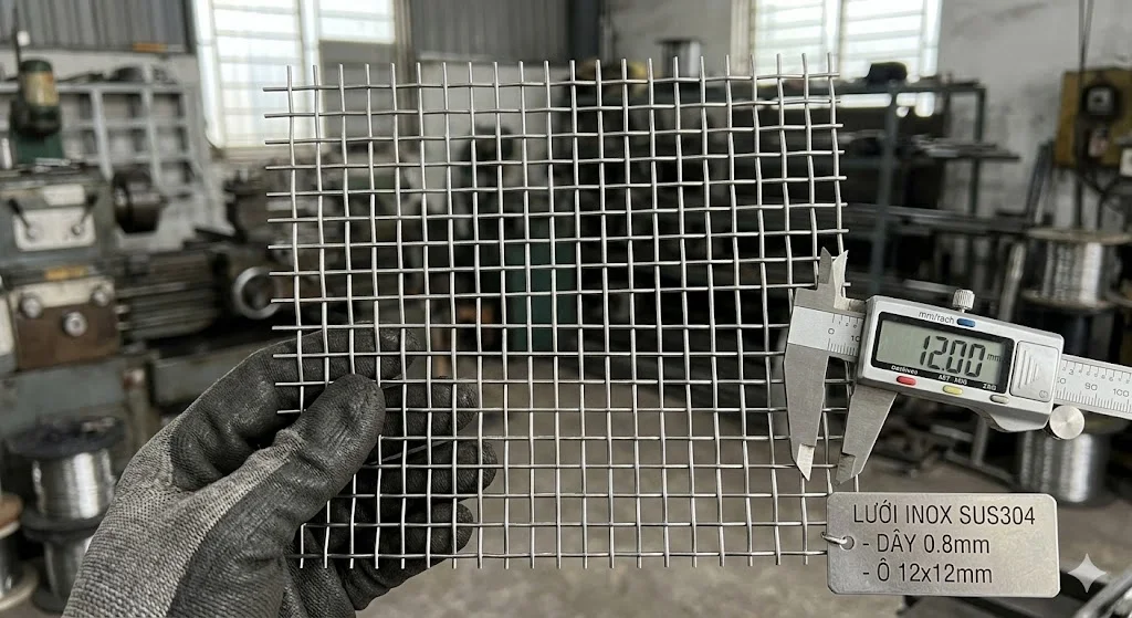 Lưới inox 304 dây 0.8 ô là gì