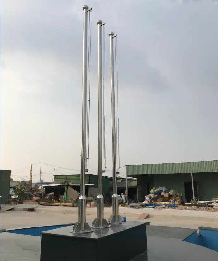 giá cột cờ inox