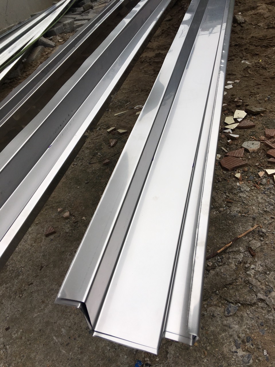Tìm hiểu chi tiết về máng inox 400 giá rẻ tại Việt Nam hiện